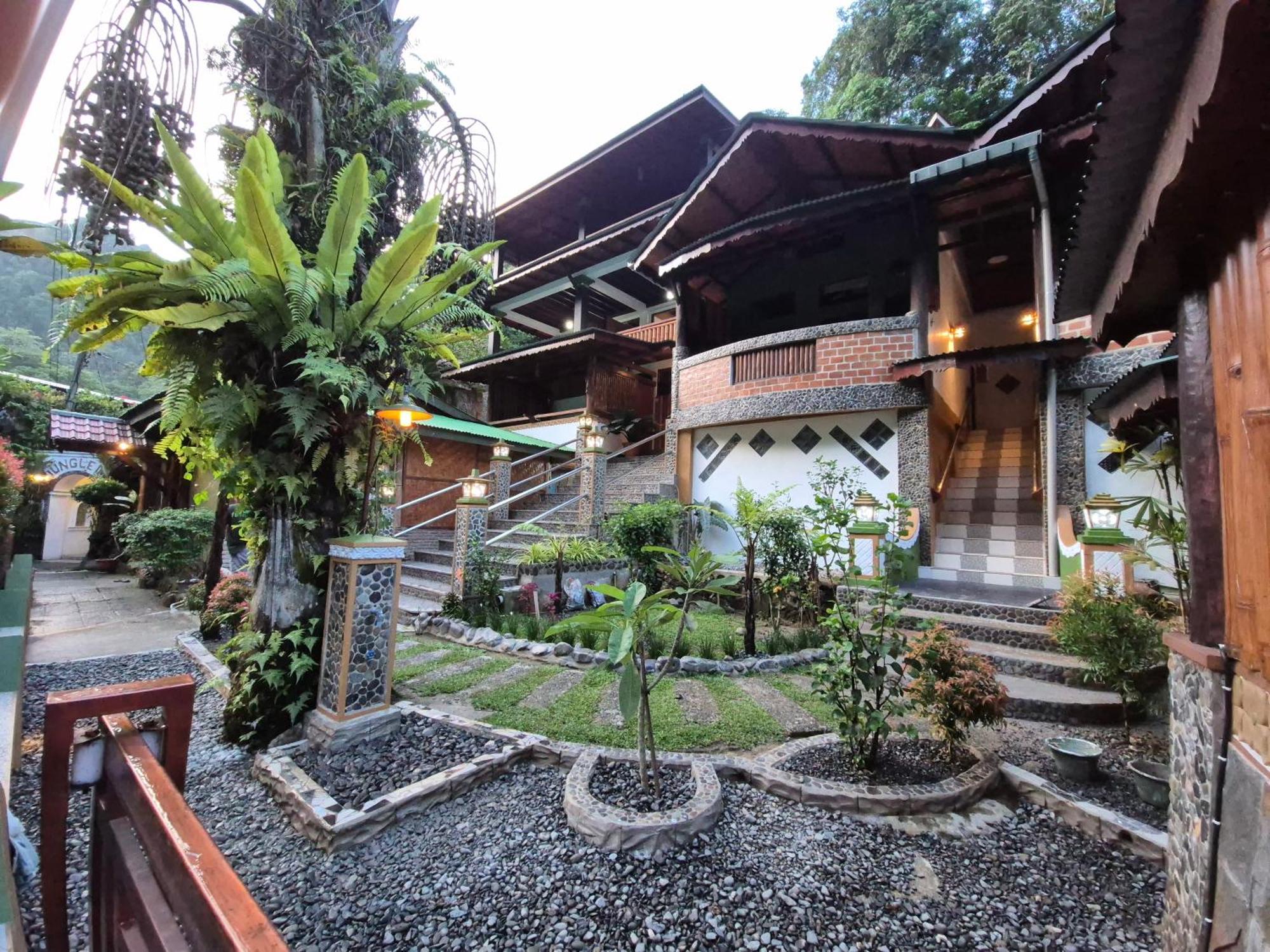 Sam'S Bungalows And Treks Bukit Lawang Extérieur photo
